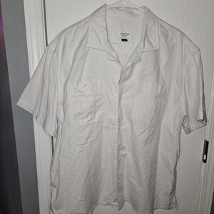 American Eagle Outfitters Men's White Short-Sleeve Button-Down Shirt